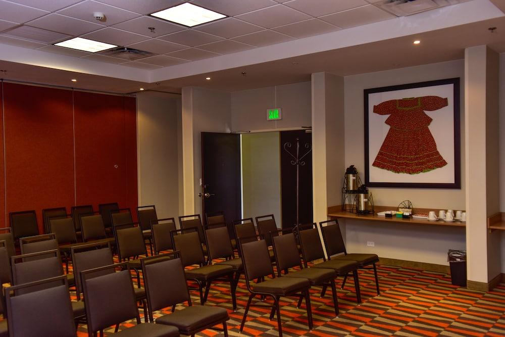 Microtel Inn & Suites By Wyndham Cuauhtemoc Campos Menonitas Luaran gambar