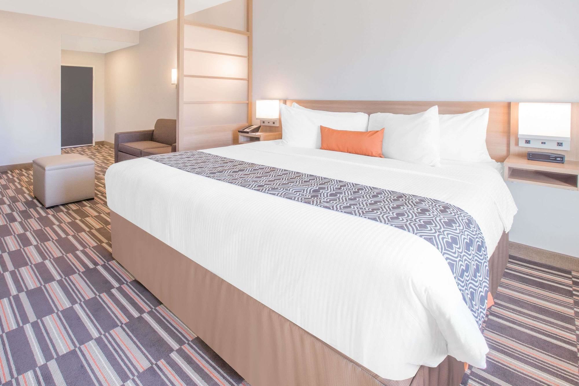 Microtel Inn & Suites By Wyndham Cuauhtemoc Campos Menonitas Luaran gambar